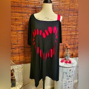 👚5for$15!🕶️ Cute heart top.